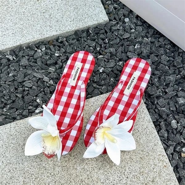 Sweet White Red Plaid Flip Flops Woman Fairy Lily Flower Slippers Ladies Flat Thong Sandals Summer Floral Shoes 260403BJ
