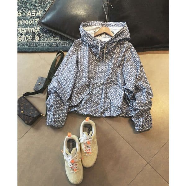 Designer Twisted Fine Cotton Digital Print Hooded Loose Fit Printed Top Women Trendy And Available Luxury Women's tops and jackets
