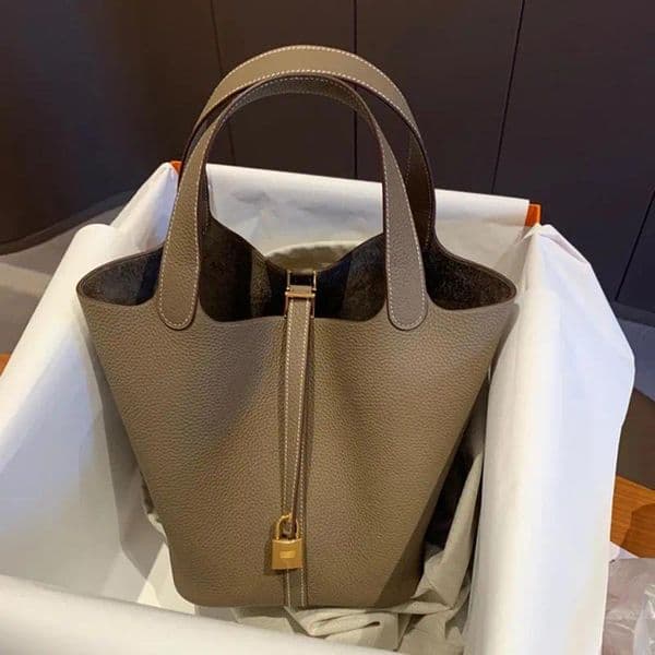 2023 New Arrival Classic Market Basket Bag Genuine Leather Bucket Bag Lychee Grain Top Layer Cowhide Simple and Versatile Handbag for Women