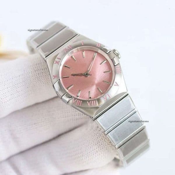 A classic fashionable watch with a 28mm stainless steel strap and sapphire crystal. Free shipping for luxurious ladies' watches 7b