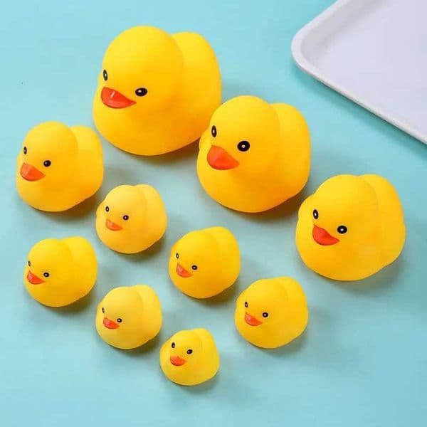 Cute Small Yellow Duck Baby Bath Toys Squeeze Rubber BB Bathing Water Fun Toy Race Classic Squeaky Kids Toys C260420