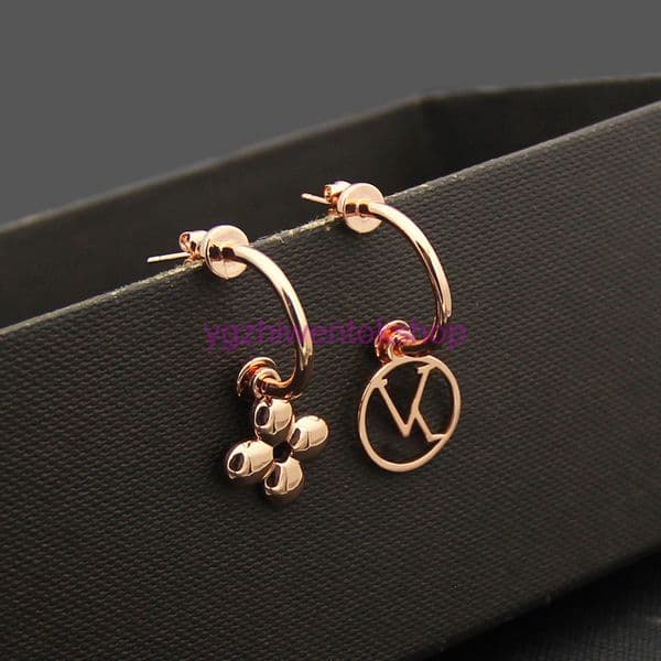 designer earrings lousi lvness Louise lvs earring V-shaped four-leaf clover earrings hollow letter asymmetric earrings womens AB earrings hoop