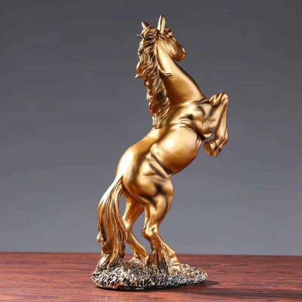 European Style Home Resin Victory Horse Statue Living Room CabinetOffice Desktop Decoration Animal Figurines T260512