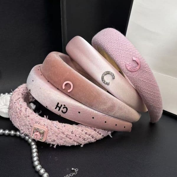 Designer Headband for Woman Y2K Retro Barbiecore Pink Velvet Padded Headband Wide Volume Boosting Hair Band High-Quality Hair Accessory