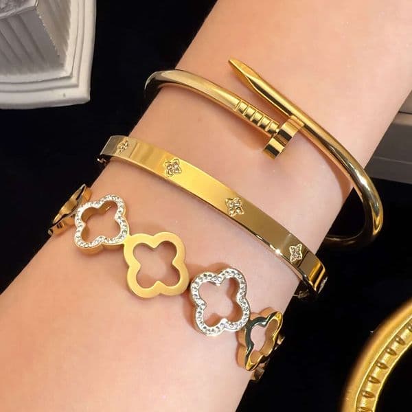 Old Money Style Elegant, Simple, Luxurious Four-Leaf Clover Zircon Bracelet For Women, High-End Titanium Steel Bracelet, Bestseller In Europe And America