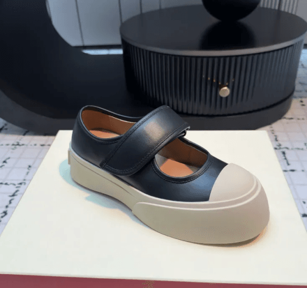2026S Spring Women Sandal Black nappa leather Mary Jane sneaker Platform Women's Shoes Low Cut Walking Flat Round Toe Casual sneakers with strap 35-40EU