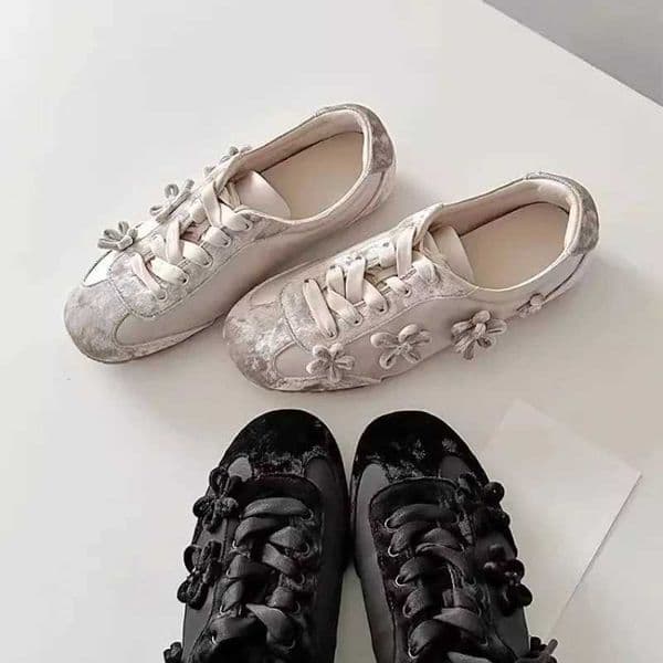 Embroidered Flat Shoes Spring and Autumn New Square Toe Deep Mouth Lace-up Soft Slip Sneakers Q260421