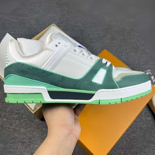 Casual shoes skate shoes designer shoes vintage shoes fashionable shoes couple shoes classic printed shoes comfortable shoes waterproof shoes breathable shoes