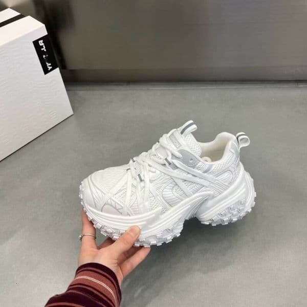 European-style tire sole dad sneakers for women, 2026 spring new model silver, thick-soled, makes feet look smaller, versatile, height-increasing, sports and