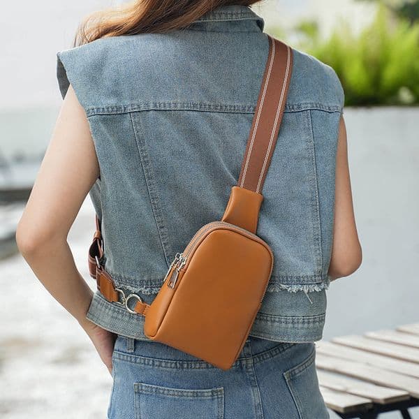 Unisex 2025 New Small Chest In Stock Wholesale Trade Women's Soft Leather Ladies Crossbody Bag