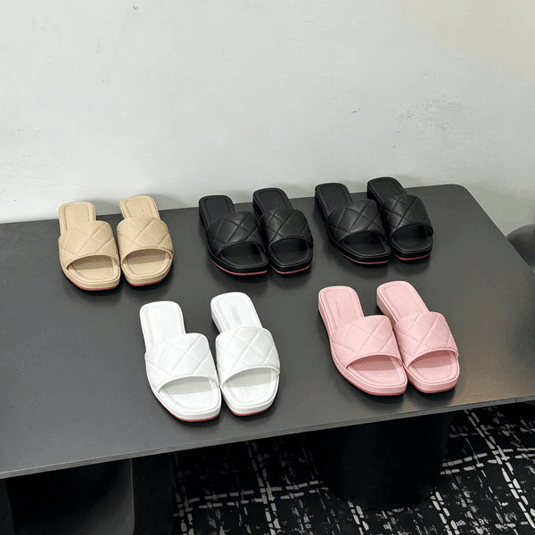 2026 New Black and White Quilted Color Block Slippers, Designer Slippers, Open Toe Sandals, Platform Sole