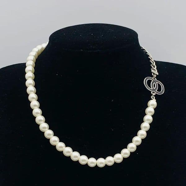 Thick Pearl Designer Necklace Choker Classic Heart Letter Pendant Timeless Jewelry Sweater Chains High Quality Copper for Special Occasions Trendy Gift for Her