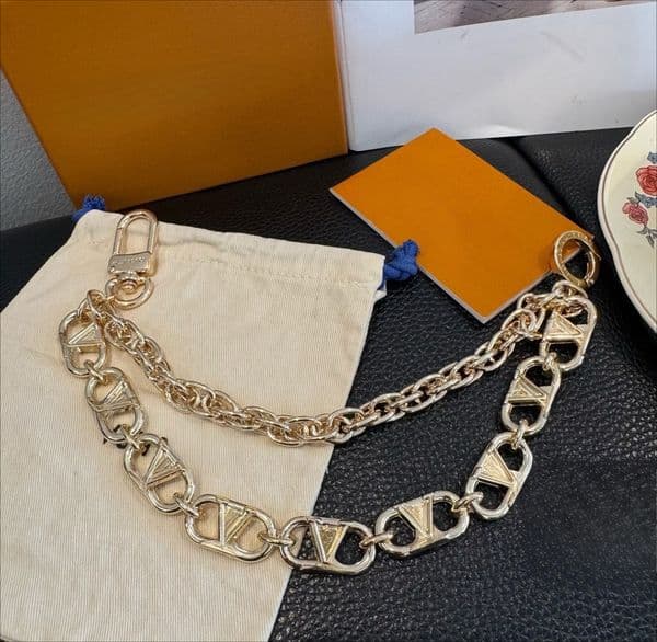 Designer Keychain Bag Charm Cherry Keychain Lanyards Trendy Key Chain Accessries Fashion Men Women Bag Charms Designer Leather Keys Chain thumbnail 2