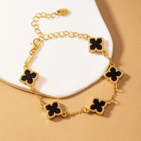 Versatile Fashion Accessory - Sleek Golden Chain Clovers Wristwear With Aesthetic Appeal
