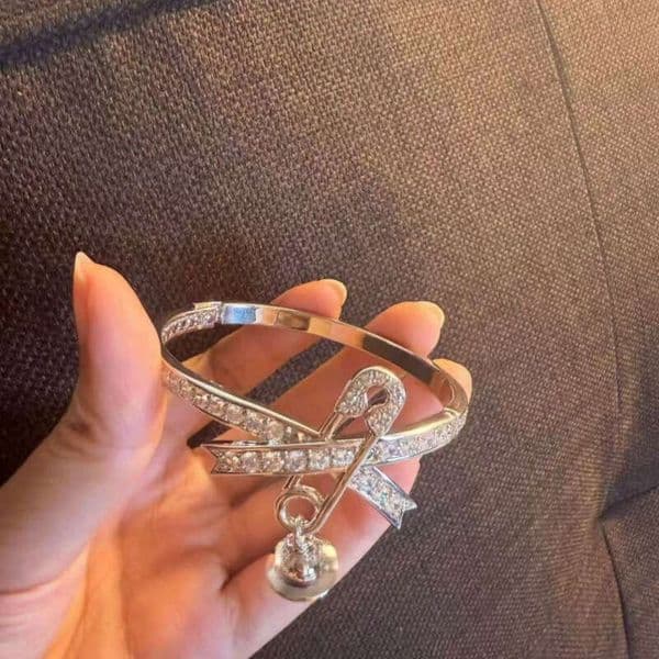2026 New Style Bowknot Pin, Full Diamond Small Saturn Bracelet, Women's Unique High-end Stylish Handwear