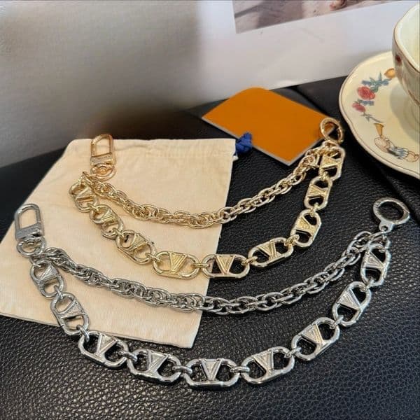 Designer Keychain Bag Charm Cherry Keychain Lanyards Trendy Key Chain Accessries Fashion Men Women Bag Charms Designer Leather Keys Chain