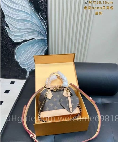 Designer bag Duffel Bags Handbag New Vintage Floral Handbag for Women - A Unique, High-End, Versatile Shoulder Sling Bag with Shell Design