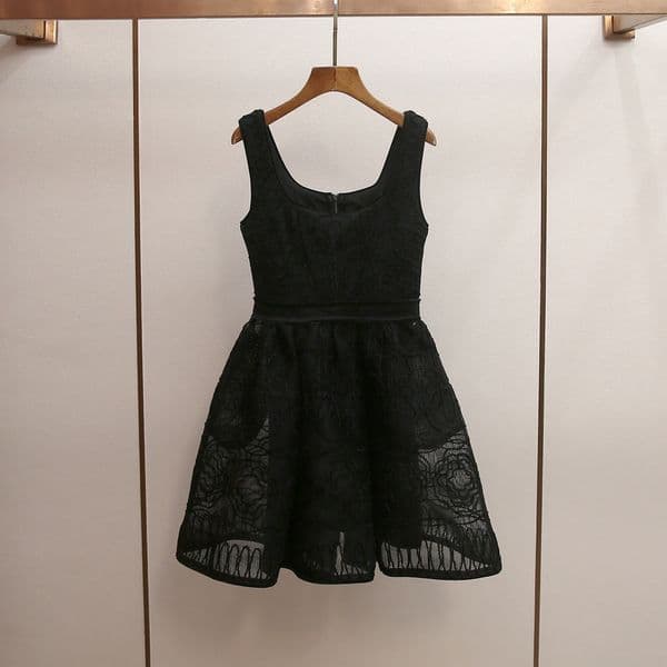 new spring collection features a Hepburn-style elegant high-end mesh embroidered waist-cinching strap A-line puffy dress