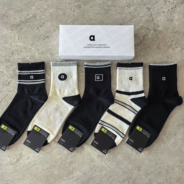 New yoga men's and women's sports socks, cotton thread socks, breathable and trendy brand letter short tube cotton designer socks