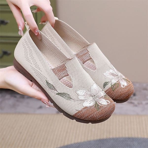 Ladies summer 2025 breathable soft sole anti-slip mom shoes leisure mesh flat embroidered shoes 260407ww