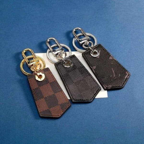 Irregular Shield Pendant Car Keychain for Men and Women, Bag Accessory, Couple's Gift, Accessory