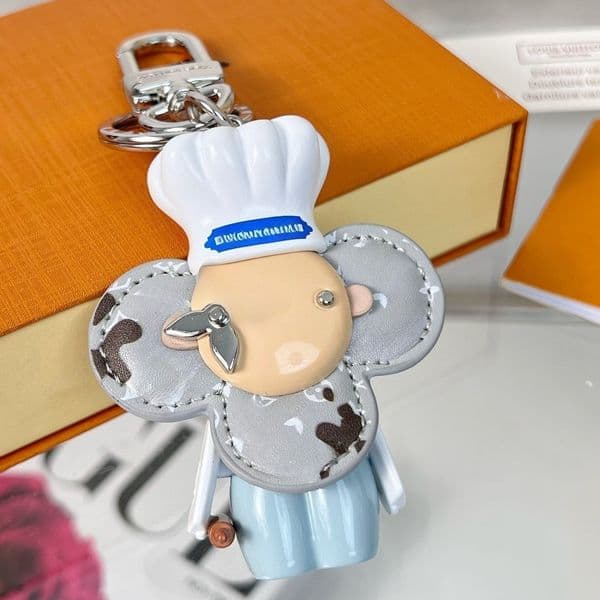 Fashion Keychain Luxury Designer Sun-flower Doll Pendant Keychains Buckle Mens Womens Bags Keys Ring Ornaments High Quality Gift