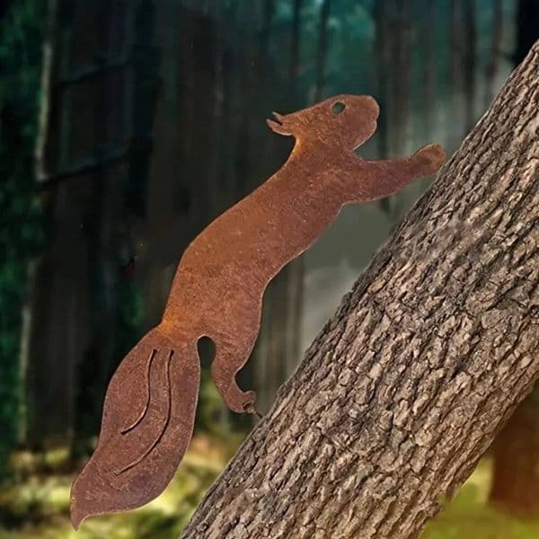 Unique Single Piece Creative Insert with Rusty Squirrel Silhouette Metal Decoration Tree Stakes for A Charming Garden Touch ddmythur