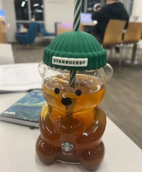 Luxury Designer Decor 20Oz Star Bucks Glass room Bearista Straw Transparent Bear Tumbler Cups With Hat Iced Coffee Cold Drinking Water Bottl 8