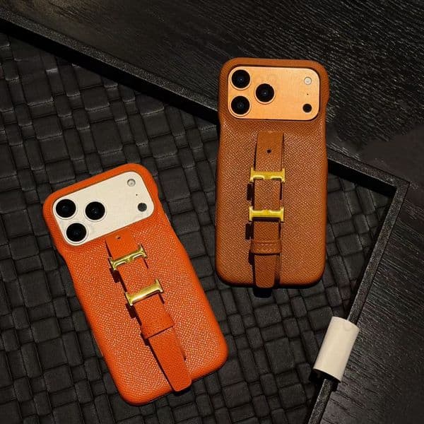 Fashion Designer Phone Case Suitable for 17 16 Pro Max 15 14 Pro Leather Classic Embossed Luxury Phone Case Detachable Wristband Back Cover Protective Cover AAA