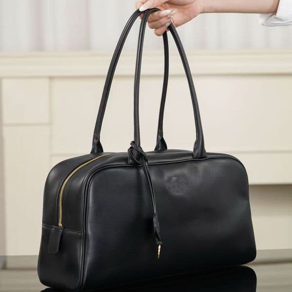 26s Classic Bowling Bag Designer Bag Luxury Woman Briefcase Tote Bag Leather Shoulder Straps Black Shoulder Bag Handbag Large Capacity Underarm Bag Purse