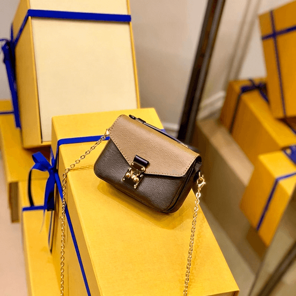 Elegant Ladies' Crossbody Bag Featuring Premium Cotton Canvas & Durable Brass Chains