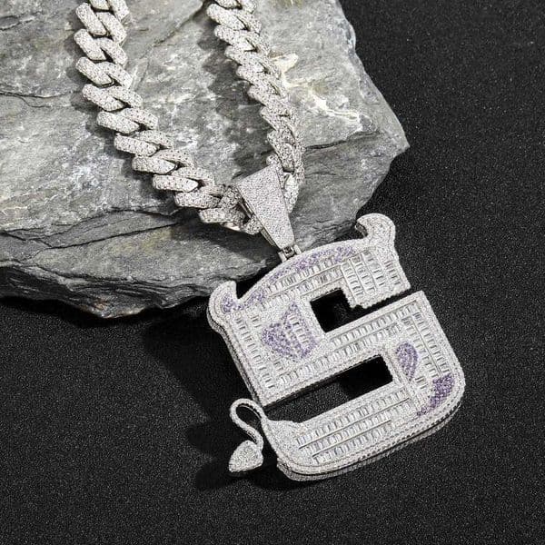 Ice with VVS European American fashion accessories, trendy unique, letter "S" and little devil's tail, the same style as popular on social media, fully encrusted diamonds,