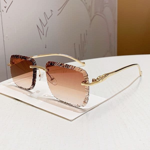 High Quality Trendy European and American Style for Women Fashion Square Sunglasses with Cut Edge Floral Craft Lens Metal UV Protection