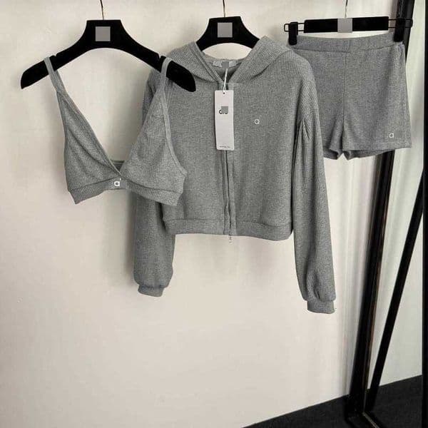 Designer Women's Tracksuits Yoga Sports Set With Reflective Print Long-sleeve Hooded Zip-up Jacket Sports Bra Shorts