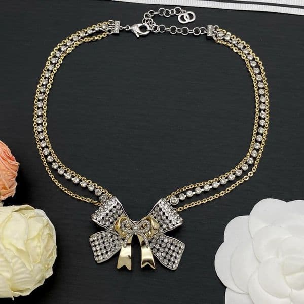 Fashion Pearl Designer Necklaces Pendant High Quality Exquisite Jewelry for Special Occasions Timeless Elegance for Women Fashionable Gift Choice