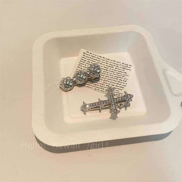 Sweet and Cool Girl Rhinestone Cross Clip for Women, Side Bangs Clip, Hair Accessory Hairpin