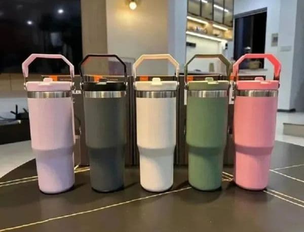 Luxury Designer Decor room US STOCK Cobranded Water Bottles 30Oz Heat Preservation Stainless Steel Tumblers With Handle Outdoor Large Capaci 6 16