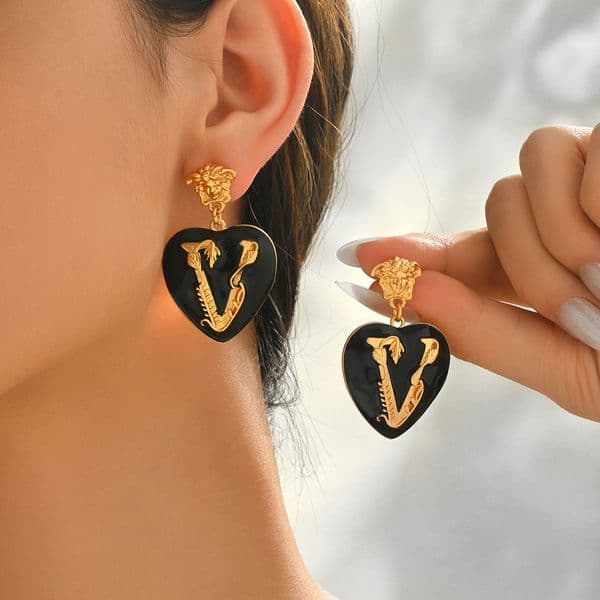 designer earrings jewelry Luxurious and sophisticated women earrings English letter design heartshaped studs and unique earrings High quality accessories
