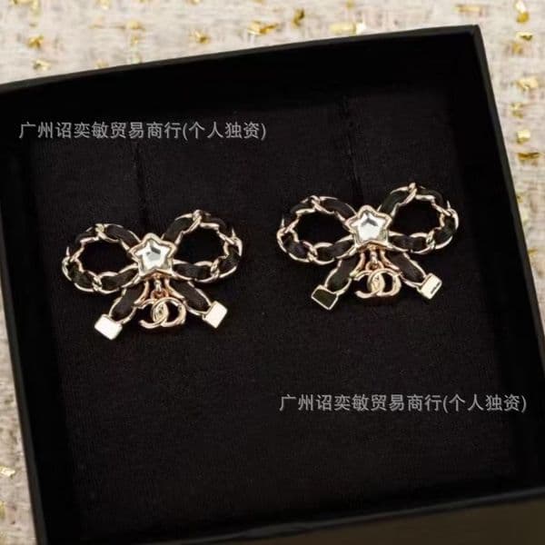 Designer Jewelry channels earrings Double C Diamond-Studded Black and White Leather Cord Earrings for Women Fashionable Design cc earrings
