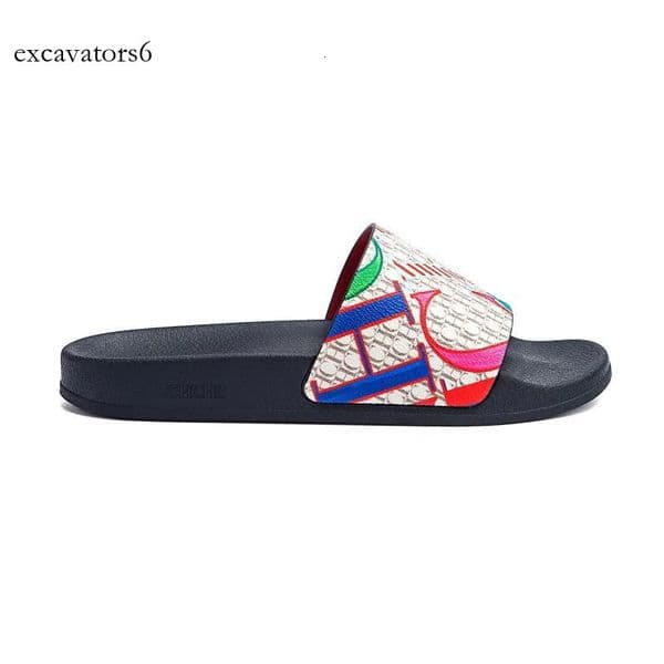 CHHC brand letter design printed slippers are fashionable beach sandals, slip-resistant, durable, trendy, flat and comfortable