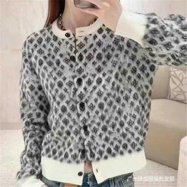 Women's Knits & Tees designer High-Quality Autumn Winter New Classic Jacquard Long-Sleeve Knitted Cardigan for Women Slimming Versatile Sweater Coat Women