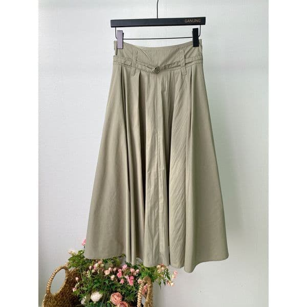 French fashion 2026 new style A-line with belt, high-waisted, slimming, versatile, mid-length, khaki green, large hem skirt