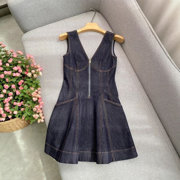 Retro Hong Kong-style elegant and simple V-neck waist-cinching slimming dark denim sleeveless A-line dress for women