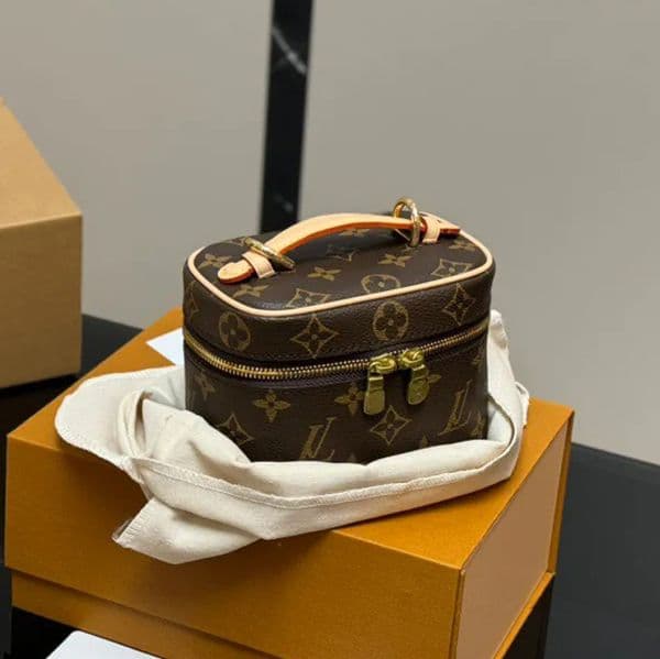top quality Designer bag luxury leather makeup bag diagonal shoulder bag fashionable sheepskin small square bag women's handbag banquet makeup bag 10A+
