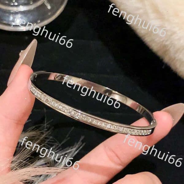 Luxury High-End Full Diamond For Women Designer Wedding Rings Hot-Selling Silver Titanium Steel Bracelet New Couple Jewelry A4f
