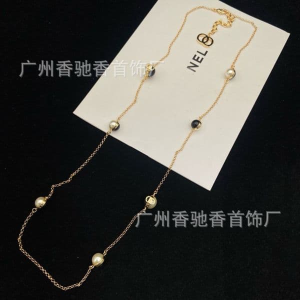 Designer Channels Necklace High-quality 26p black and white pearl sweater chain versatile elegant round bead long necklace for women cc