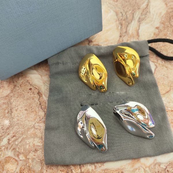 26SS Luxury Unique Smooth Single Leaf Earrings for Women Rustic Elegance Geometric Pleated Vintage Blogger Jewelry Accessory