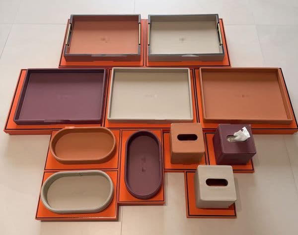 Designer Home storage tray Elegant Faux Leather Vanity Tray Decorative Serving Platter for Bedroom Bathroom Counter Organizer High-End Home Accent