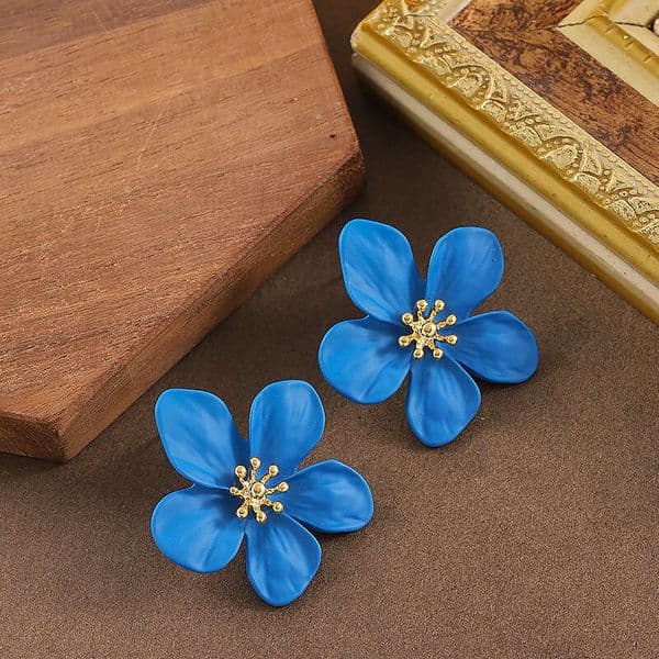 Fashion Exquisite Elegant Klein Blue Lacquered Three-Dimensional Flower Stud Earrings With A Light Luxury And High-End Feel