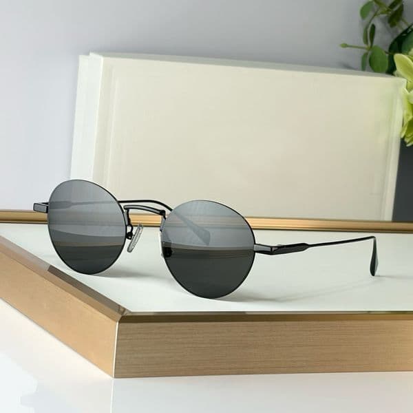 Y2K Black Metal Round Sunglasses for Women Men UV Protection Lens Glasses Eyewear in Summer Anti-Reflective Shades for Travel, Beach, Outdoor